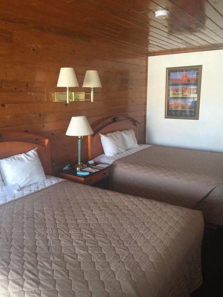 Whispering Sands Motel Hanksville Exteriör bild